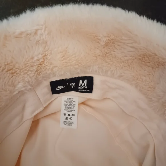 Nike Swoosh faux fur bucket hat in off white - Picture 4 of 4